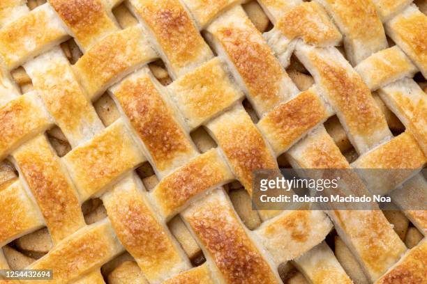traditional apple pie sweet food - dessertpasteten stock-fotos und bilder