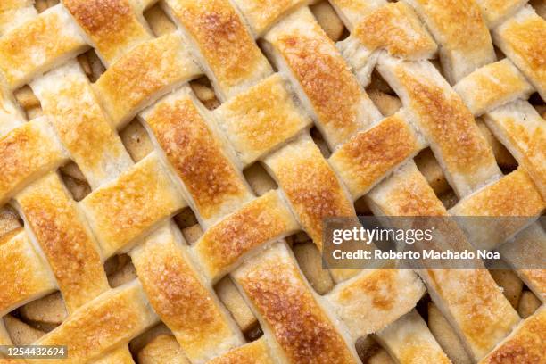 traditional apple pie sweet food - appeltaart stockfoto's en -beelden