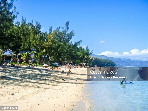 saint gilles beach at la reunion island, french overseas. - la reunion stock pictures, royalty-free photos & images