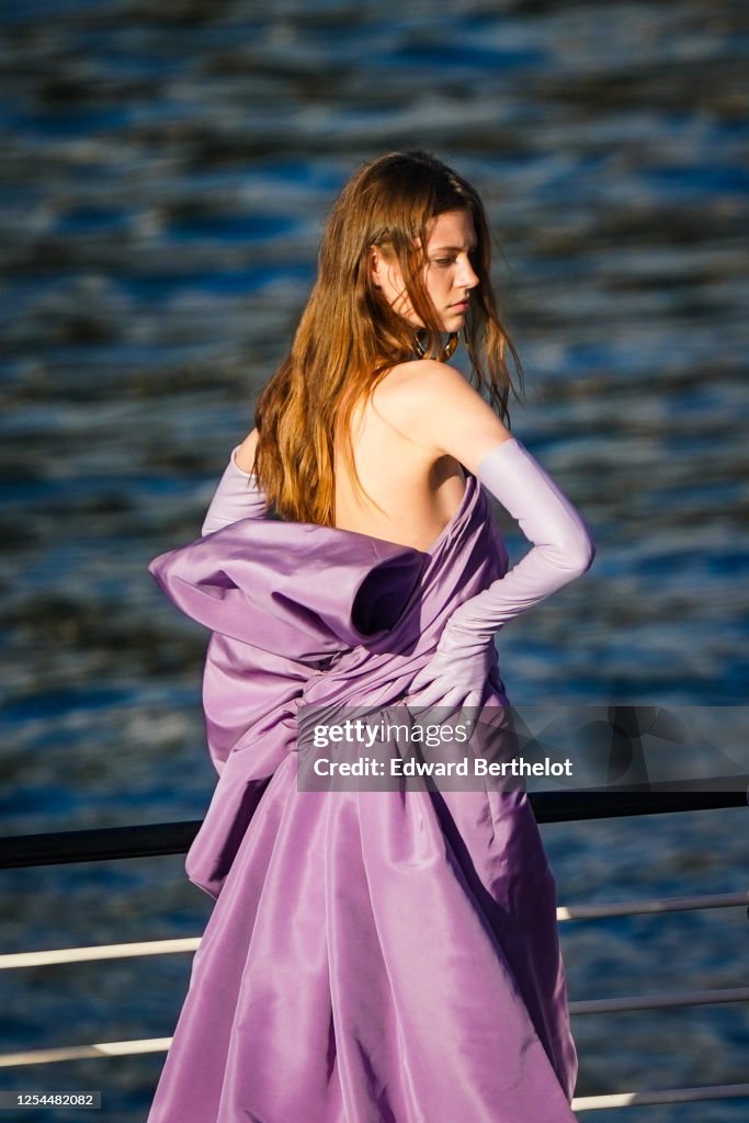 "Balmain Sur Seine" Performance In Paris