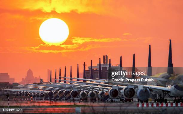 airport inthailand - luchthaven suvarnabhumi stockfoto's en -beelden