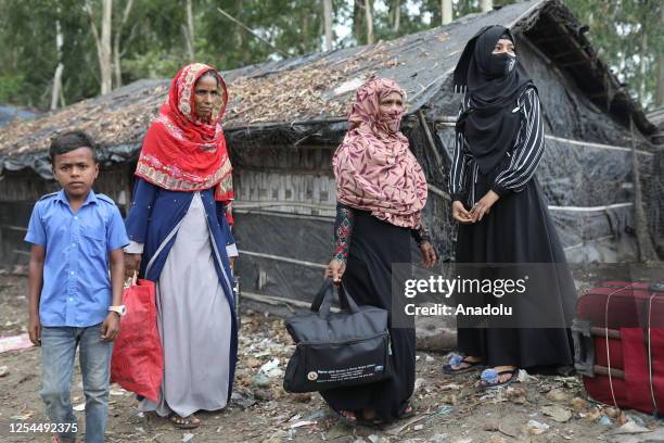 Bangladeshi coastal people leave their homes to take shelter due to the expected impact of cyclone Mocha on May 13, 2023 in Cox's Bazar, Bangladesh....