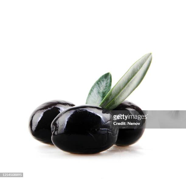 black olive fruits isolated on white background - black olive stockfoto's en -beelden