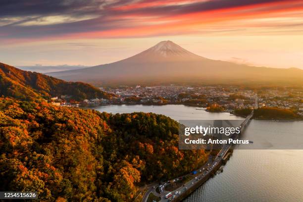 mt. fuji in autumn at sunset at lake kawaguchiko, japan. aerial view - fujikawaguchiko stock-fotos und bilder