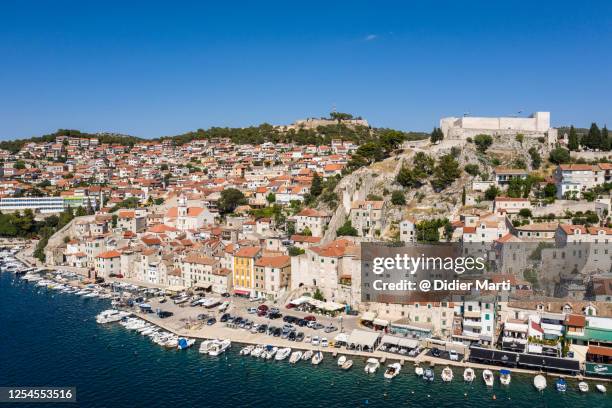 sibenik old town by the adriatic sea in croatia - sibenik stock pictures, royalty-free photos & images