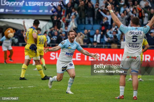 Camille LOPEZ of Aviron Bayonnais celebrates the victory during the Top 14 match between Bayonne and Clermont at Stade Jean Dauger on May 13, 2023 in...