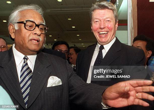 Alan R. Johnson Alan Johnson Politic Photos and Premium High Res Pictures - Getty Images