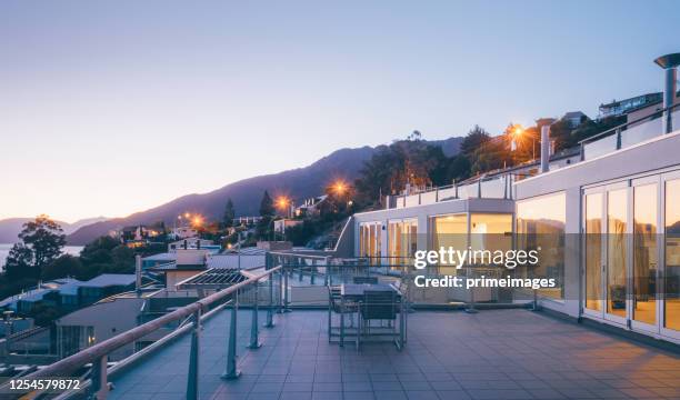 resort and apartment in queenstown, new zealand. - queenstown new zealand stock pictures, royalty-free photos & images