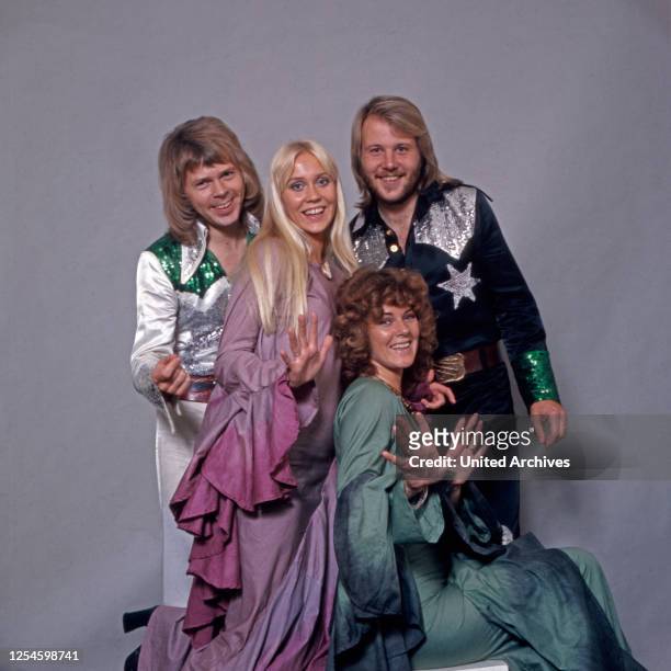 Studioaufnahme der schwedischen Popgruppe ABBA, Deutschland 1970er Jahre.