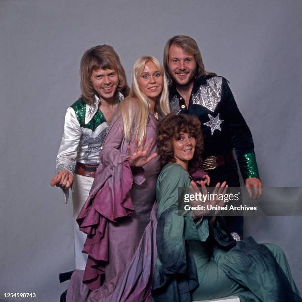Studioaufnahme der schwedischen Popgruppe ABBA, Deutschland 1970er Jahre.