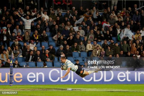 Racing92's Scottish fly-half Finn Russell scores a try during the French Top14 rugby union match between Racing 92 and Rugby Club Toulonnais at the...