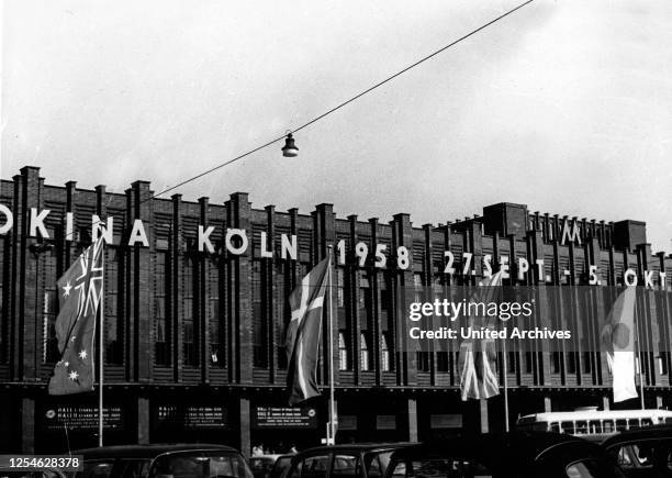 Gebäude der KölnMesse in Köln Deutz während der Photokina 1958, Deutschland 1950er Jahre.