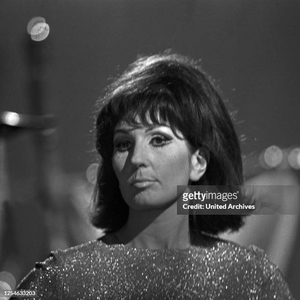 Musik aus Studio B, Musiksendung, Deutschland 1966, Gaststar: die englische Sängerin Alma Cogan.