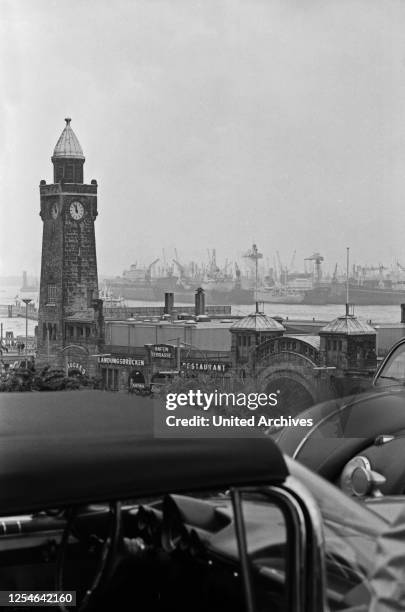 Die Landungsbrücken in St Pauli im Hafen Hamburg, Deutschland 1960er Jahre.