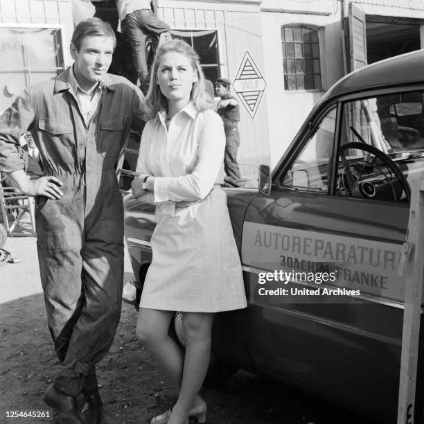 Reisedienst Schwalbe, TV-Serie, Deutschland 1968, Regie: Georg Tressler, Darsteller: Christine Schuberth, Helmut Kircher.