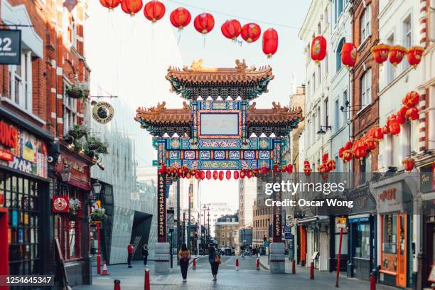 chinatown in london on a sunny day - 中華街 ストックフォトと画像