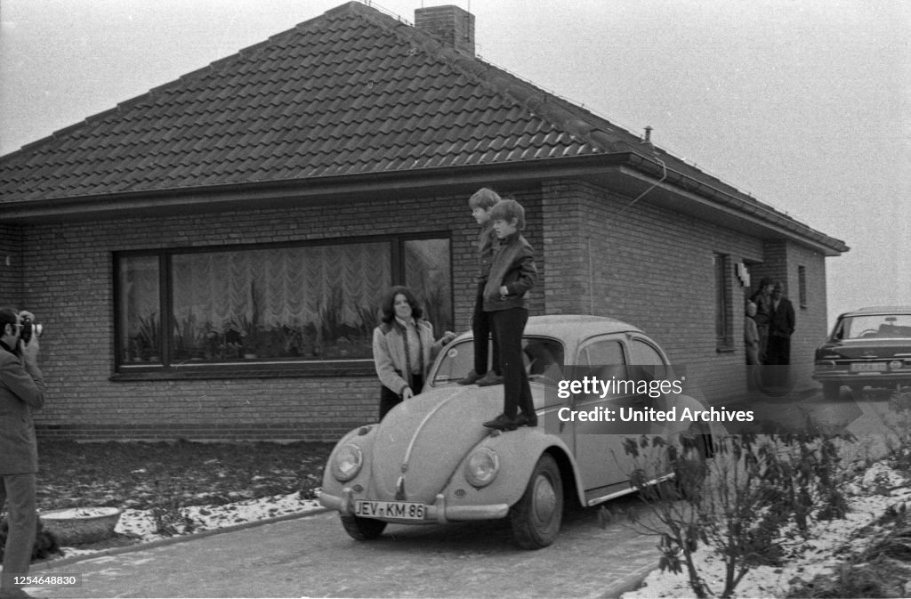 Der deutsche Stimmenimitator und Sänger Kurt Stadel mit seiner... News