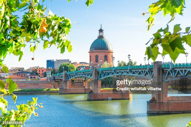 garonne river and dome de la grave in toulouse, france - garonne stock pictures, royalty-free photos & images