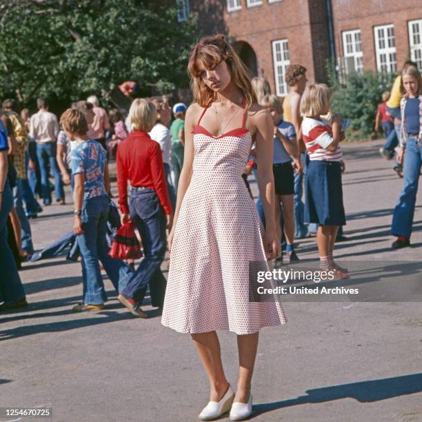 Nastassja Kinski, deutsche Schauspielerin, bei den Dreharbeiten zu "Tatort", Episode "Reifezeugnis", Deutschland 1970er Jahre.
