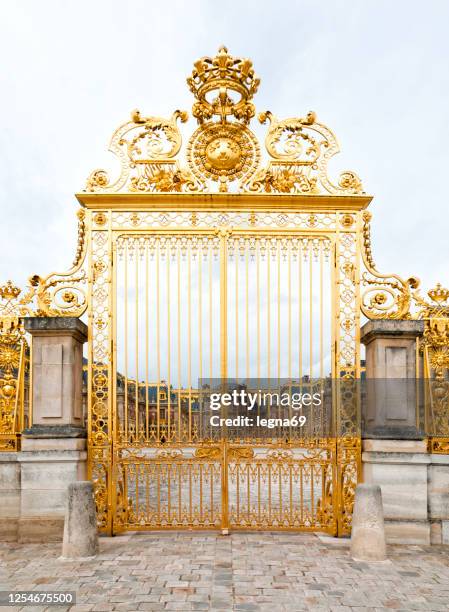 palace of versailles: the beautiful golden gate - french_crown stock pictures, royalty-free photos & images