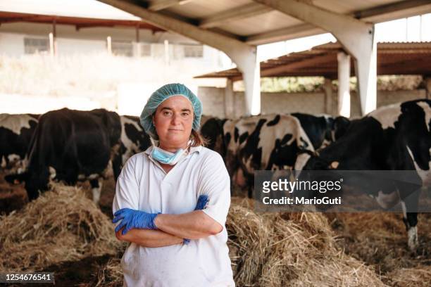 mid adult woman farmer - sertão imagens e fotografias de stock