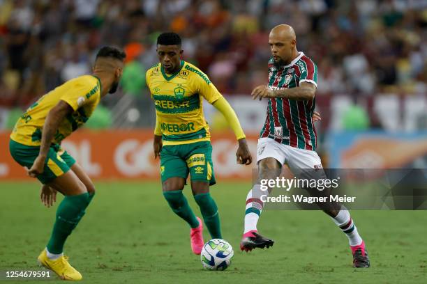 Felipe Melo of Fluminense fights for the ball with Jonathan Cafu of Cuiaba during a match between Fluminense and Cuiaba as part of Brasileirao 2023...