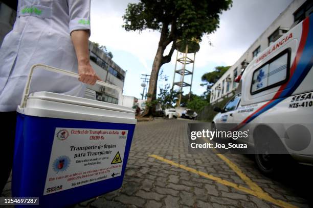 caixa de transporte de órgãos humanos - cirurgia de transplante - fotografias e filmes do acervo