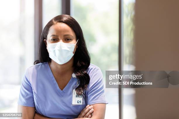 portrait of confident healthcare professional wearing surgical mask - protective face mask happy stock pictures, royalty-free photos & images