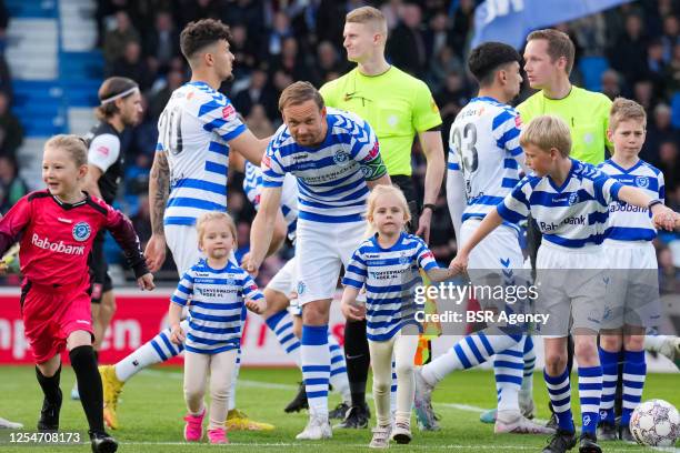 Siem de Jong of De Graafschap and his daughters prior to the Dutch Keukenkampioendivisie match between De Graafschap and MVV Maastricht at De...