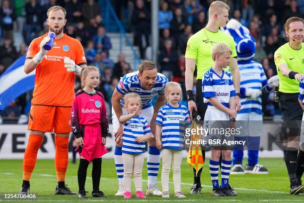 Siem de Jong of De Graafschap and his daughters prior to the Dutch Keukenkampioendivisie match between De Graafschap and MVV Maastricht at De...