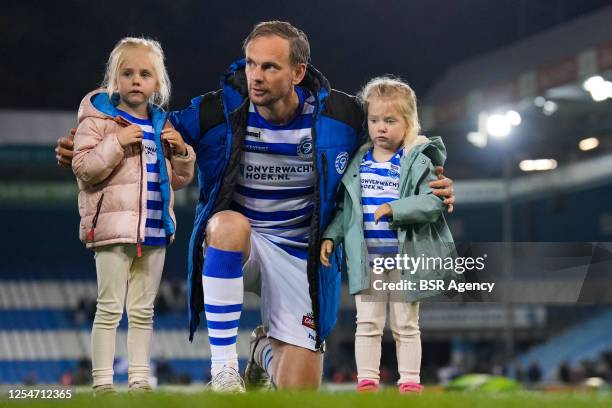 Siem de Jong of De Graafschap looks on with his daughters after the Dutch Keukenkampioendivisie match between De Graafschap and MVV Maastricht at De...