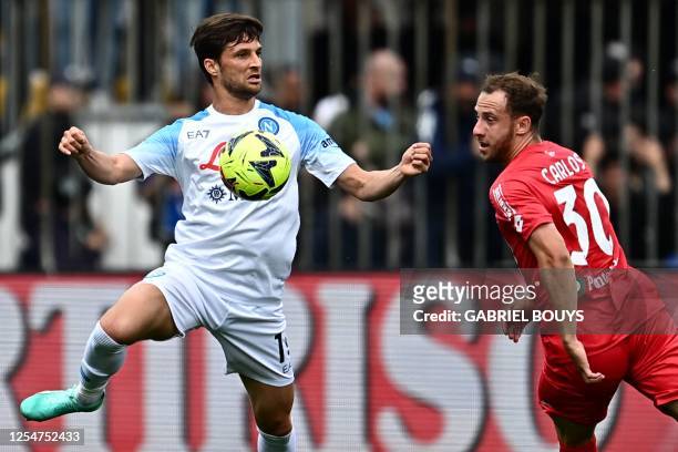Napoli's Polish defender Bartosz Bereszynski chest controls the ball next to Monza's Brazilian defender Carlos Augusto during the Italian Serie A...