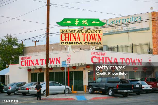un restaurante de cocina china en la ciudad china de mexicali, al norte de méxico - mexicali fotografías e imágenes de stock