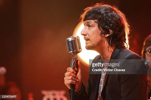 Lead singer Leon Larregui of the band Zoe performs during the Zoe MTV Unplugged at Estudios Churubusco on October 5, 2010 in Mexico City, Mexico.