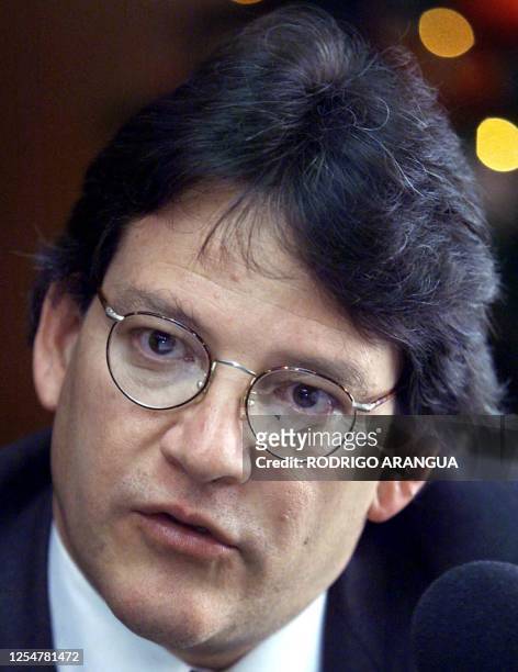 Gustavo Bell, the minister of Defense of Colombia, speaks 07 December 2001 during a press conference in Bogota. Gustavo Bell, ministro de Defensa de...