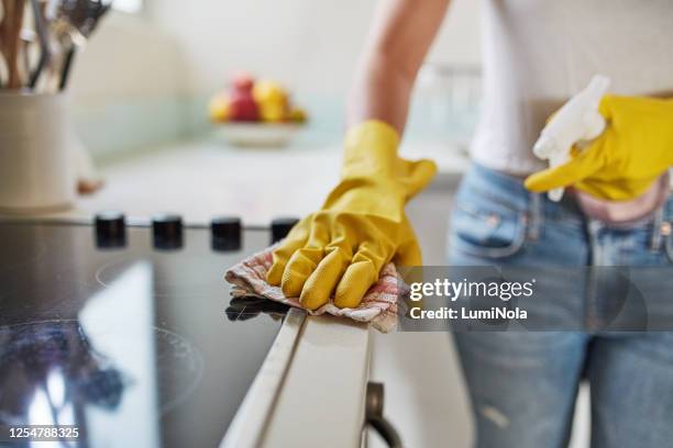 olvídate de lo dulce, prueba "hogar saneado en casa" - guante fotografías e imágenes de stock