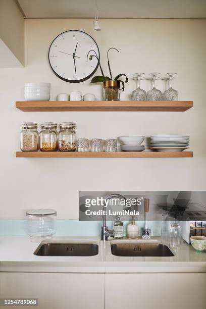 as clean as a kitchen should be - organised shelves imagens e fotografias de stock