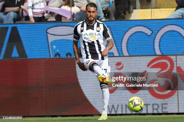 Roberto Maximiliano Pereira of Udinese Calcio in action during the Serie A match between ACF Fiorentina and Udinese Calcio at Stadio Artemio Franchi...