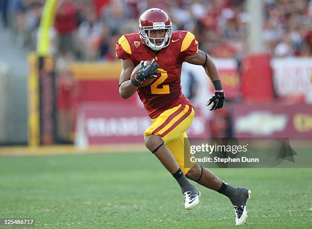 Wide receiver Robert Woods of the USC Trojans carries the ball against the Syracuse Orangemen at the Los Angeles Memorial Coliseum on September 17,...