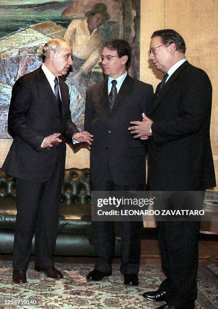 Economic Ministers Roberto Lavagna , of Argentina, Nicolas Eyzaguirre , of Chile and Pedro Malan of Brazil, talk during a meeting between economic...