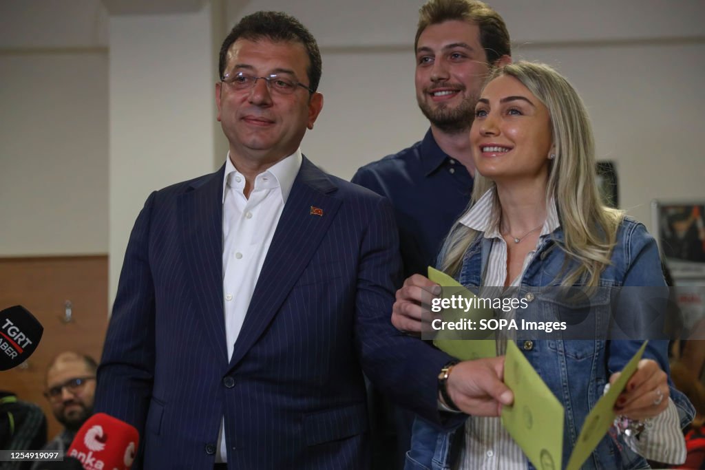 Istanbul mayor Ekrem Imamoglu, his wife Dilek Imamoglu and his son... News Photo - Getty Images