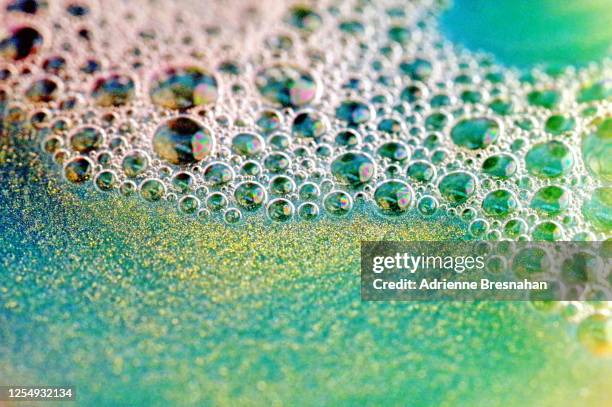 foamy bubbles - chemische reaktion stock-fotos und bilder