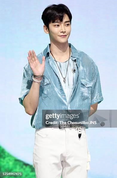 Lowoon Rowoon of SF9 during SF9's 8th Mini Album '9loryUS' Showcase at Yes24 ...