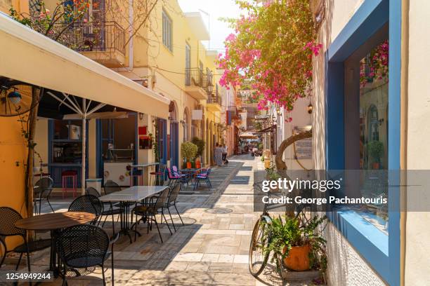 cafe in a beautiful alley in nafplio, greece - ヨーロッパ　町並み ストックフォトと画像