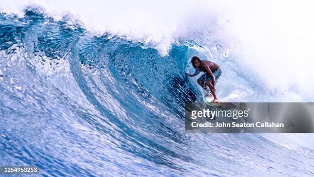 indonesia, surfing in the hinako islands - surf tube stock-fotos und bilder