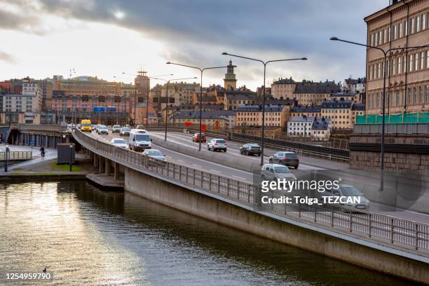 cars in traffic - centralbron stock pictures, royalty-free photos & images