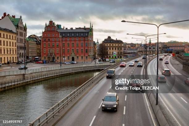 cars in traffic - centralbron stock pictures, royalty-free photos & images