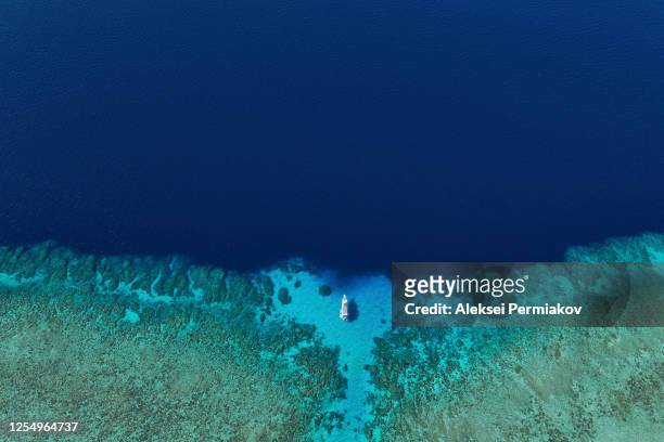 diving boat at the blue water lagoon - tubbataharevet bildbanksfoton och bilder