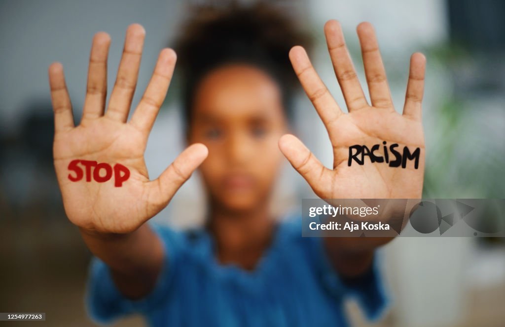 Arrêtez le racisme.