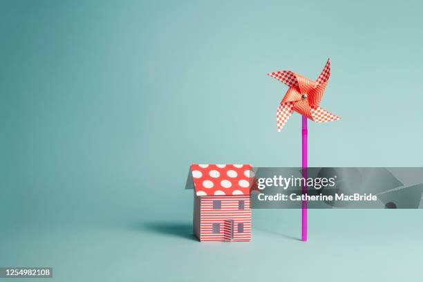 paper home and paper windmill - the whirligig stockfoto's en -beelden